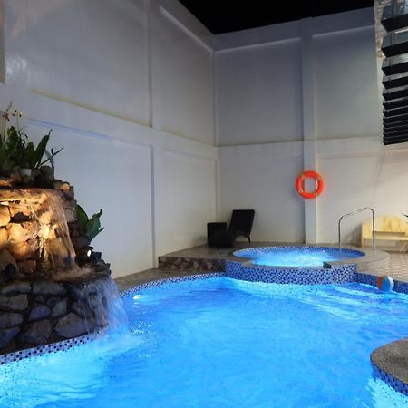 The Legacy Hotel タヤバス エクステリア 写真